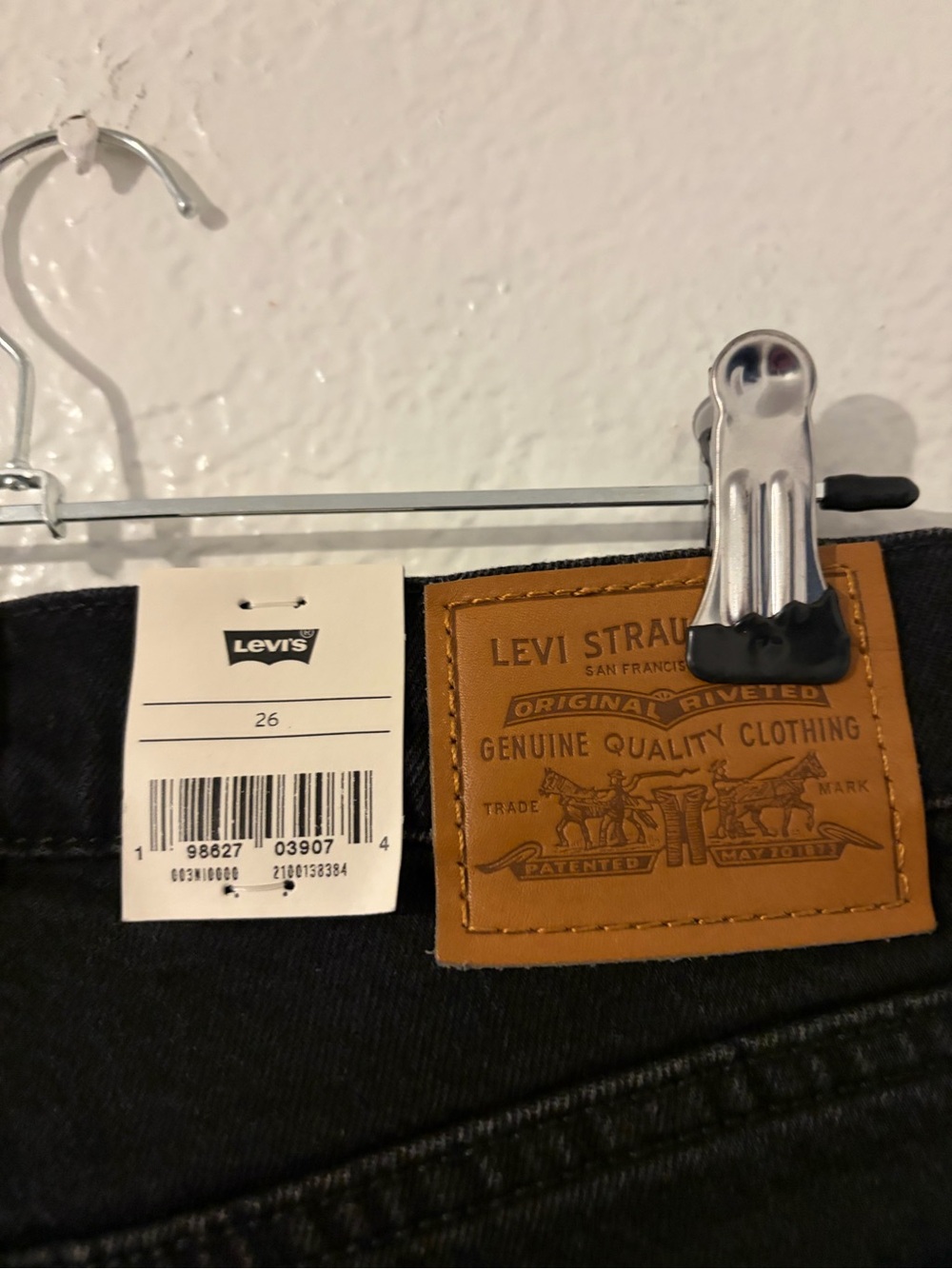 Levi's Black Wedgie Capris Shorts - Picture 3 of 5